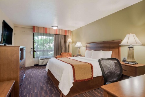 Best Western Town And Country Inn image 21